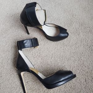 Beautiful heels by Michael Kors size 7